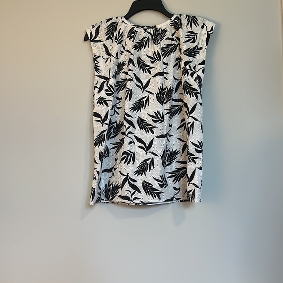 FLORAL PRINT SLEEVELESS TOP - Picture 2 of 3